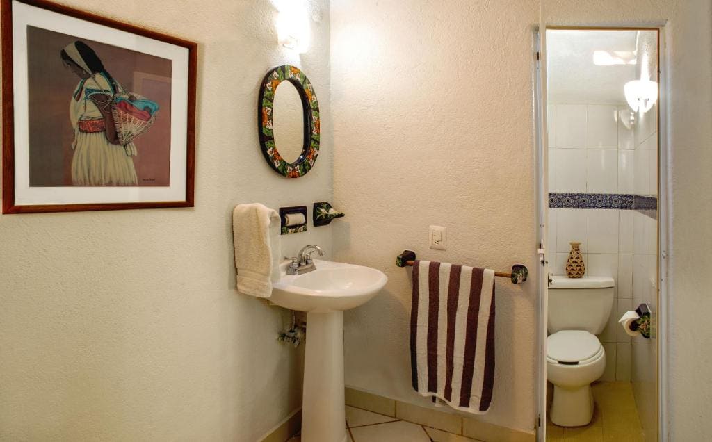 Single Room with Private Bathroom room - Image 1