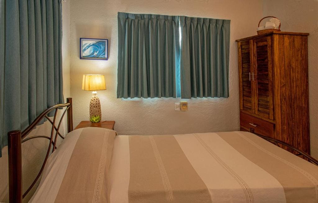 Single Room with Private Bathroom room - Image 3