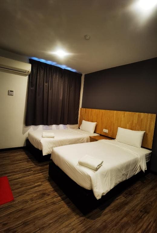 Three-Bedroom Apartment room - Image 1