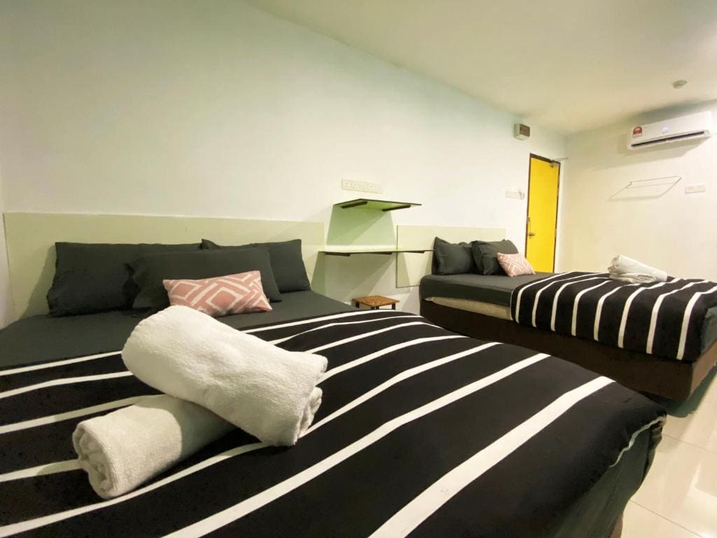 Room room - Image 2