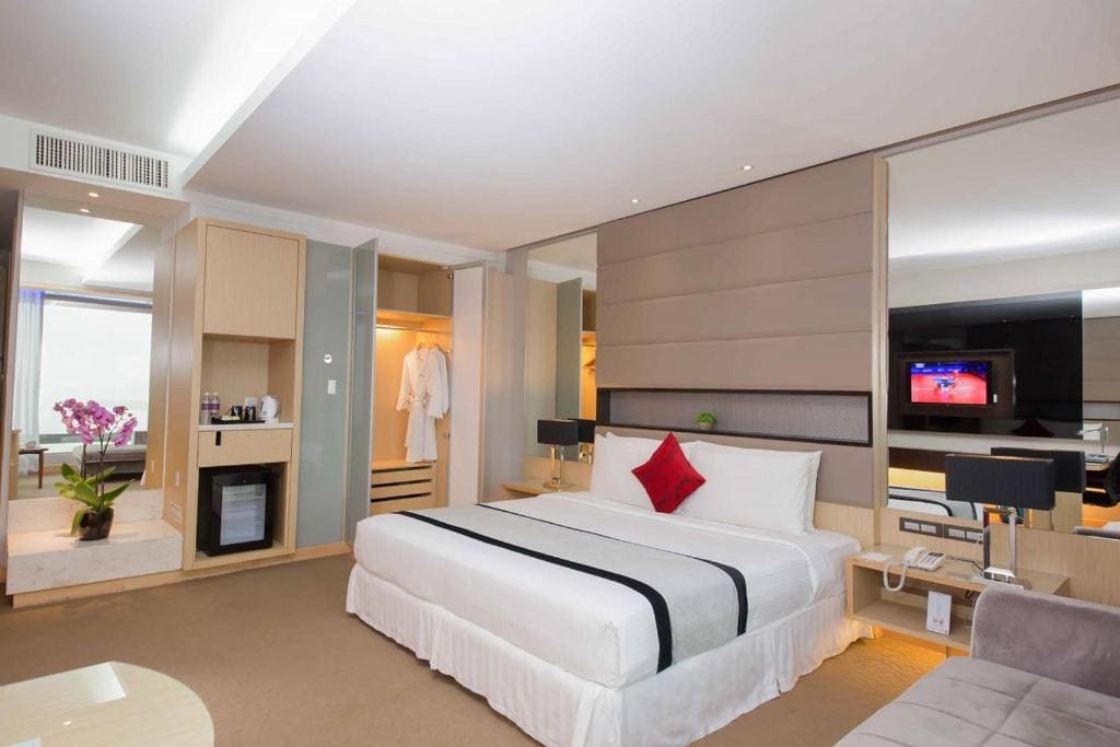 Deluxe King Room room - Image 1