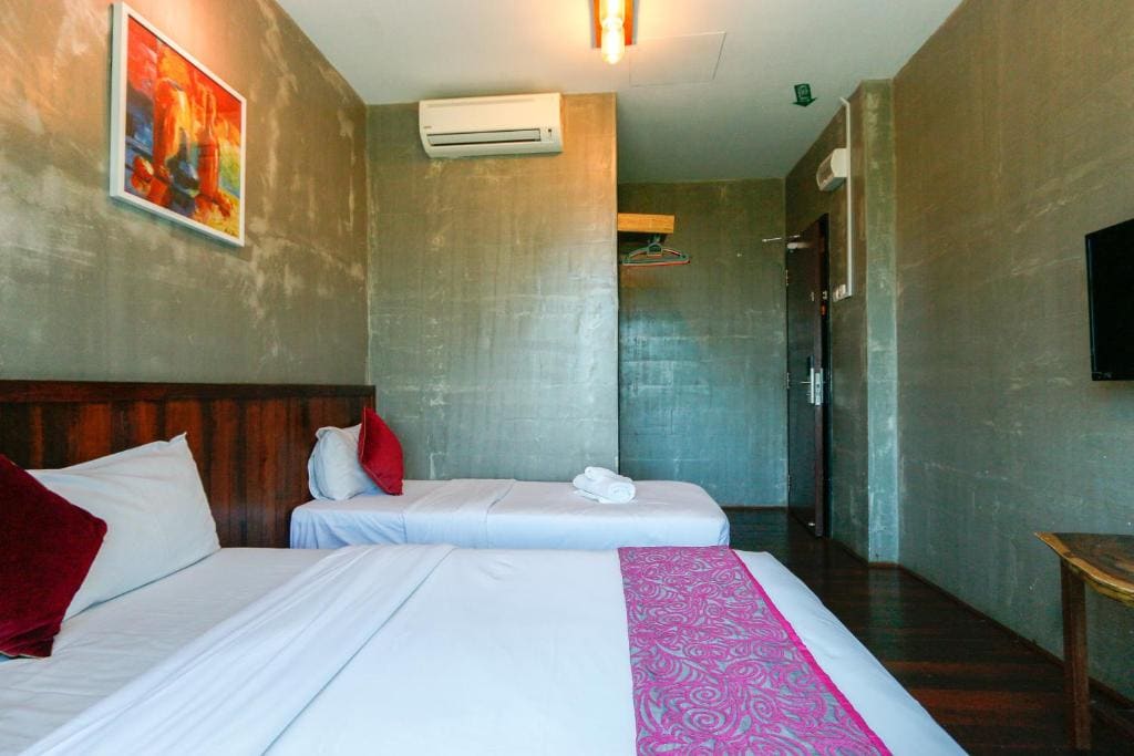 Deluxe Triple Room room - Image 2