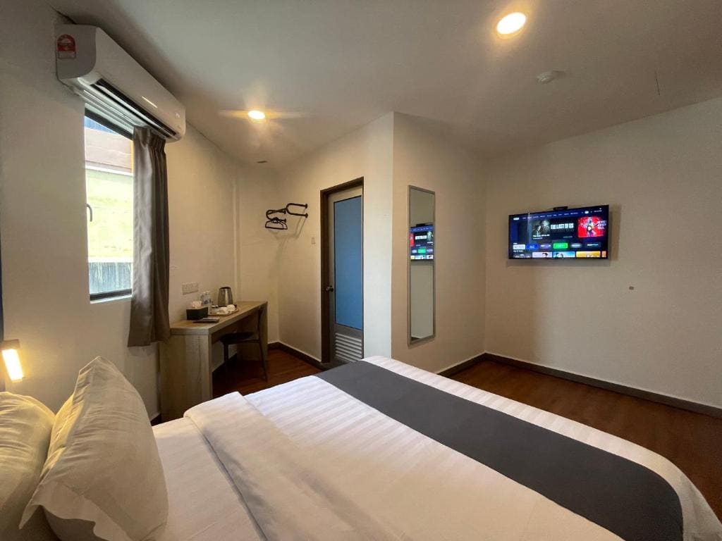 Deluxe Queen Room room - Image 1