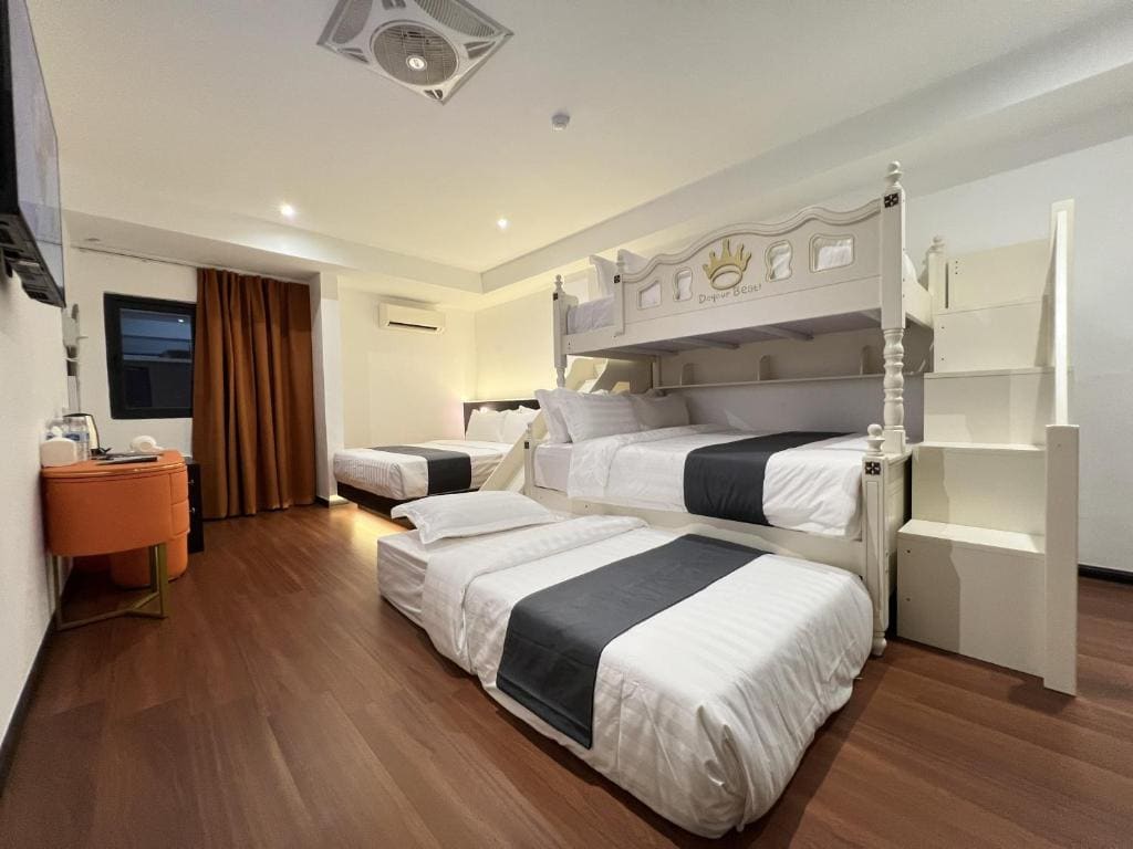 Family Junior Suite room - Image 1