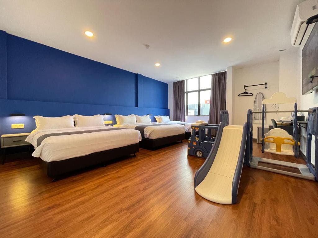 Family Room room - Image 2
