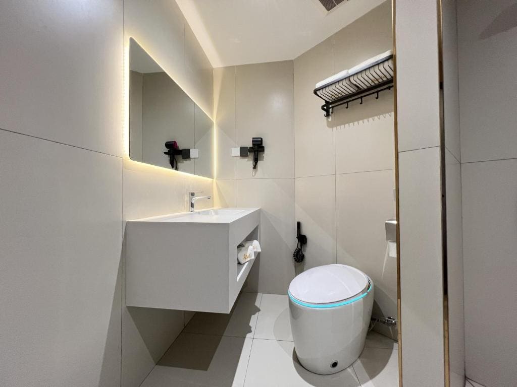 King Room with Spa Bath room - Image 2