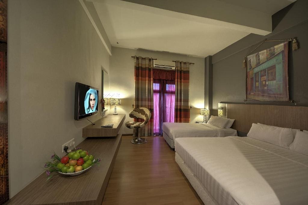 Premier Quadruple Room room - Image 1