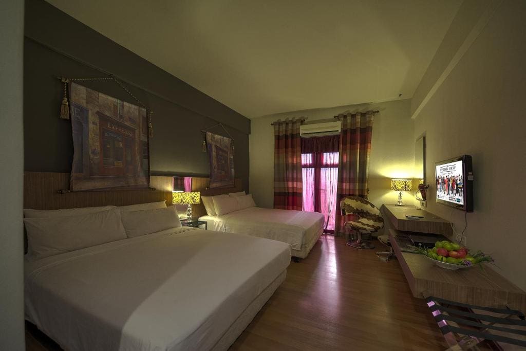 Premier Quadruple Room room - Image 2