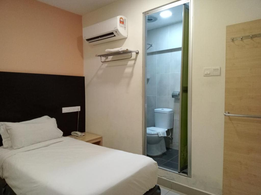 Standard Queen Room room - Image 2
