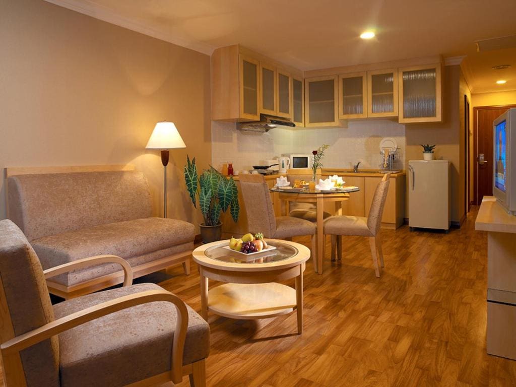 Deluxe One Bedroom Suite room - Image 2