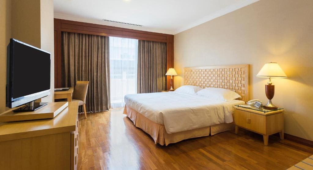 Deluxe One Bedroom Suite room - Image 1