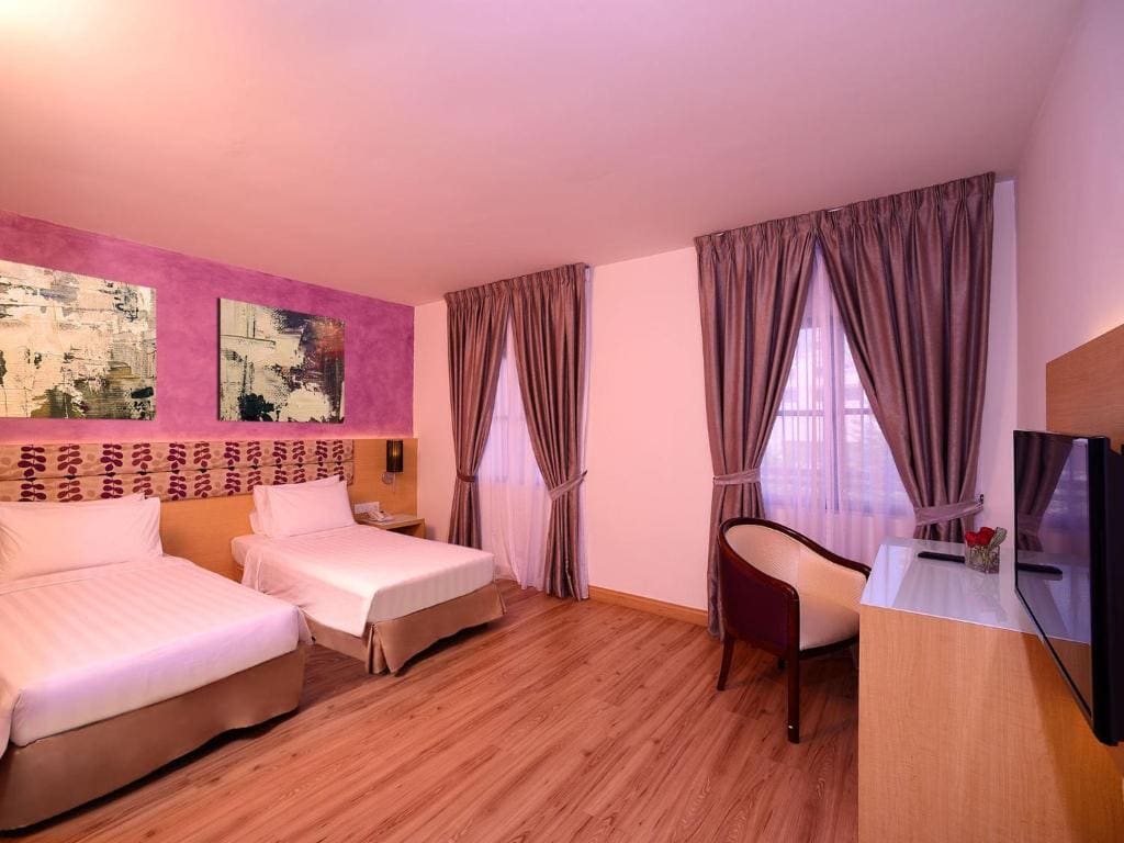 Deluxe Twin Room room - Image 3
