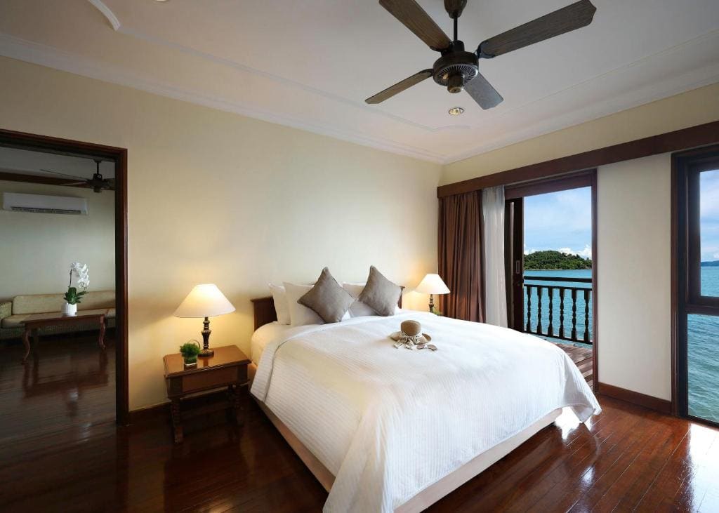 One Bedroom Suite on Water room - Image 2