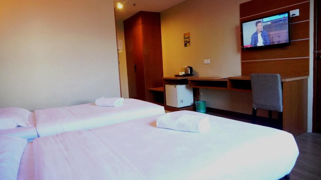 Superior Twin Room room - Image 2