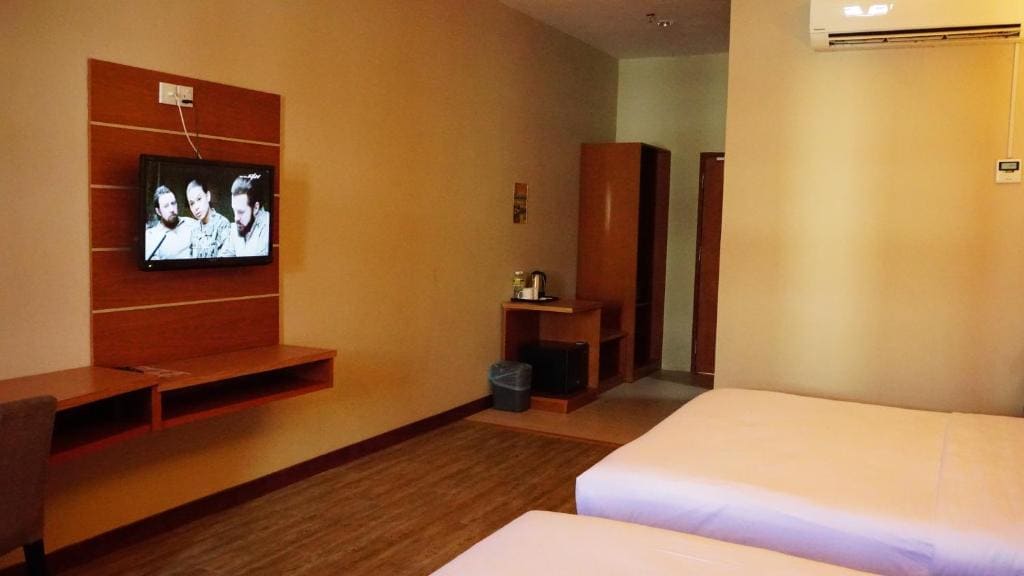 Family Room room - Image 2