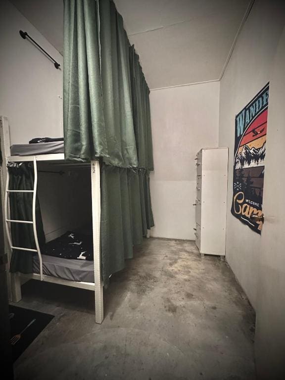 Bunk Bed in Mixed Dormitory Room room - Image 3