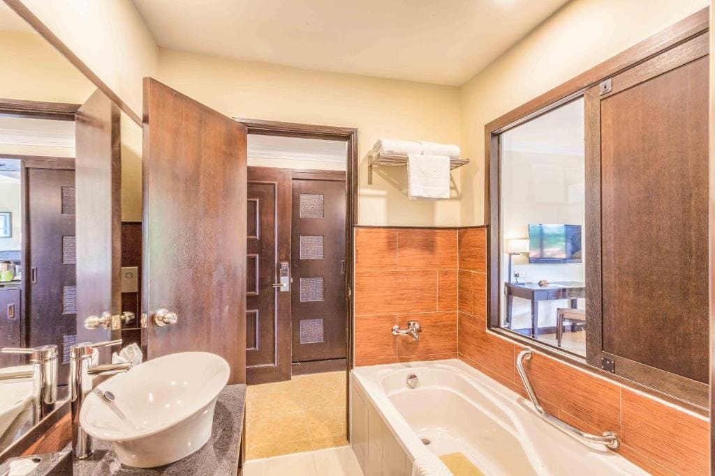 Deluxe King – Beach Wing room - Image 2