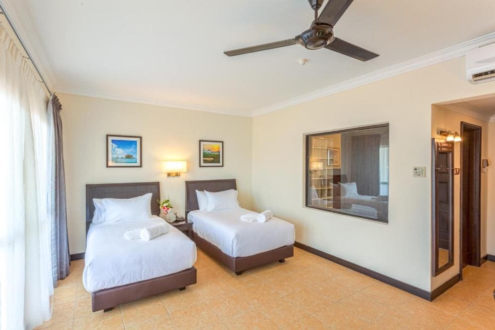 Deluxe King - Pool View room - Image 3