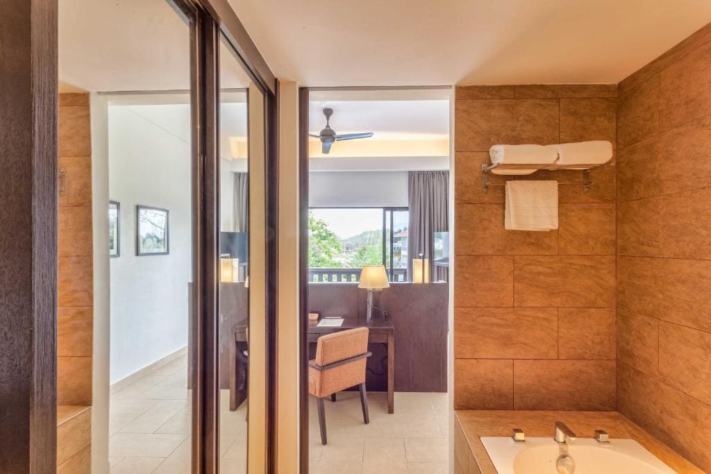 Lagoon room room - Image 3