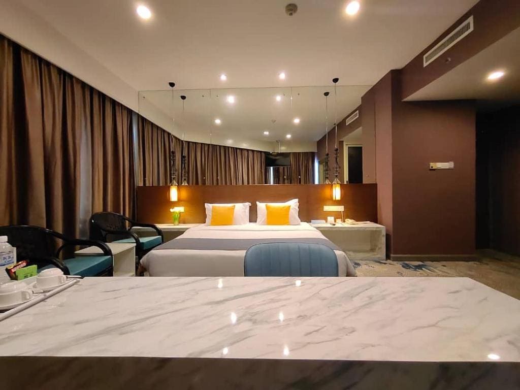 Deluxe King Room room - Image 1