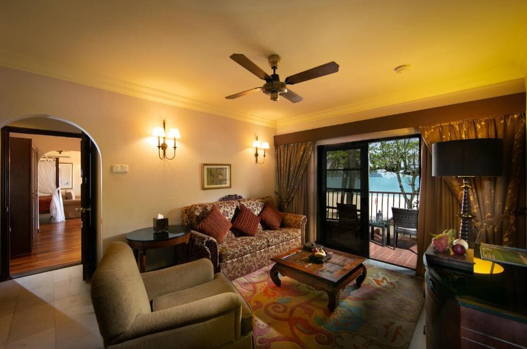 Casa Seaview Deluxe Suite room - Image 2