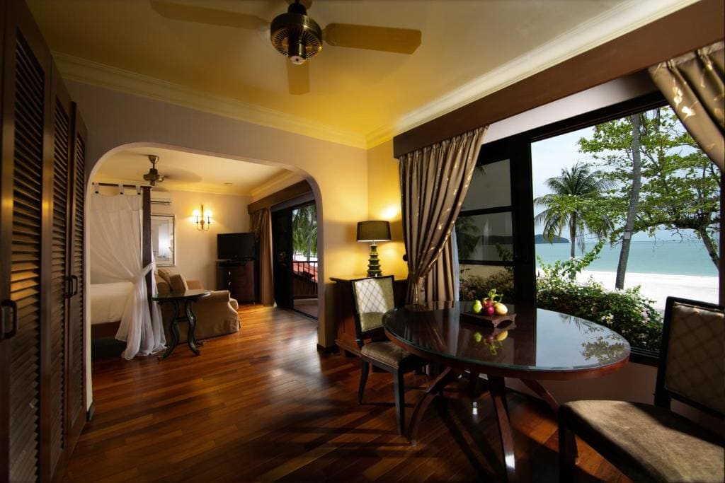 Casa Seaview Deluxe Suite room - Image 3