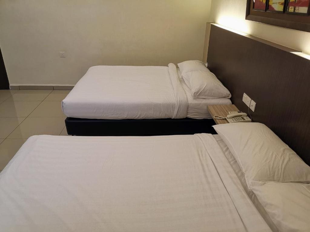 Double Queen Room room - Image 3
