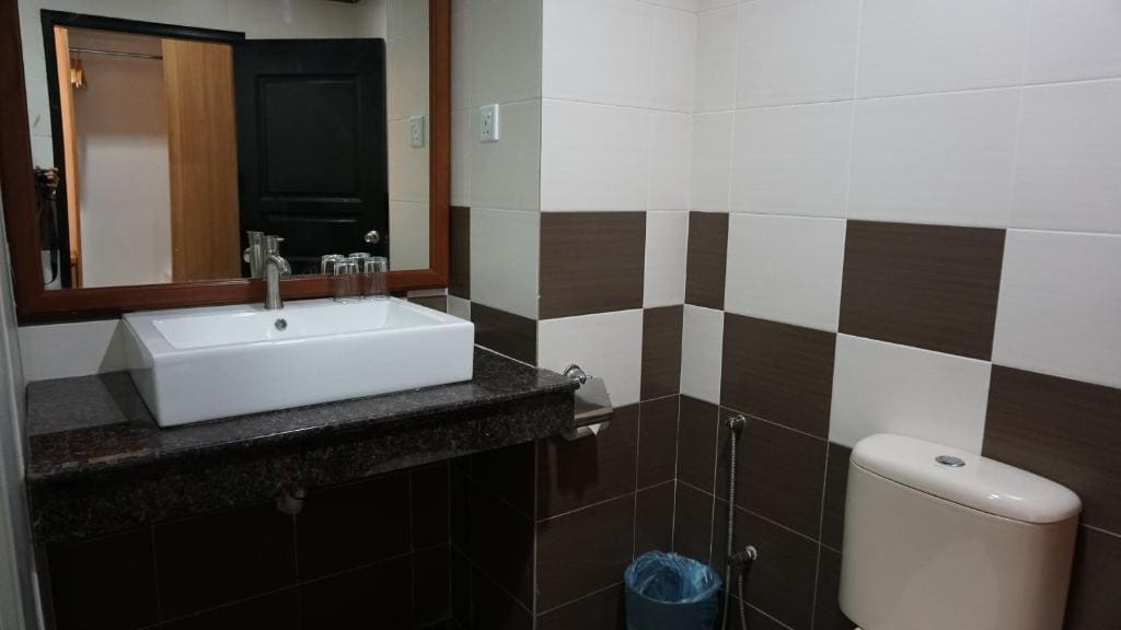 Deluxe Family Room room - Image 2