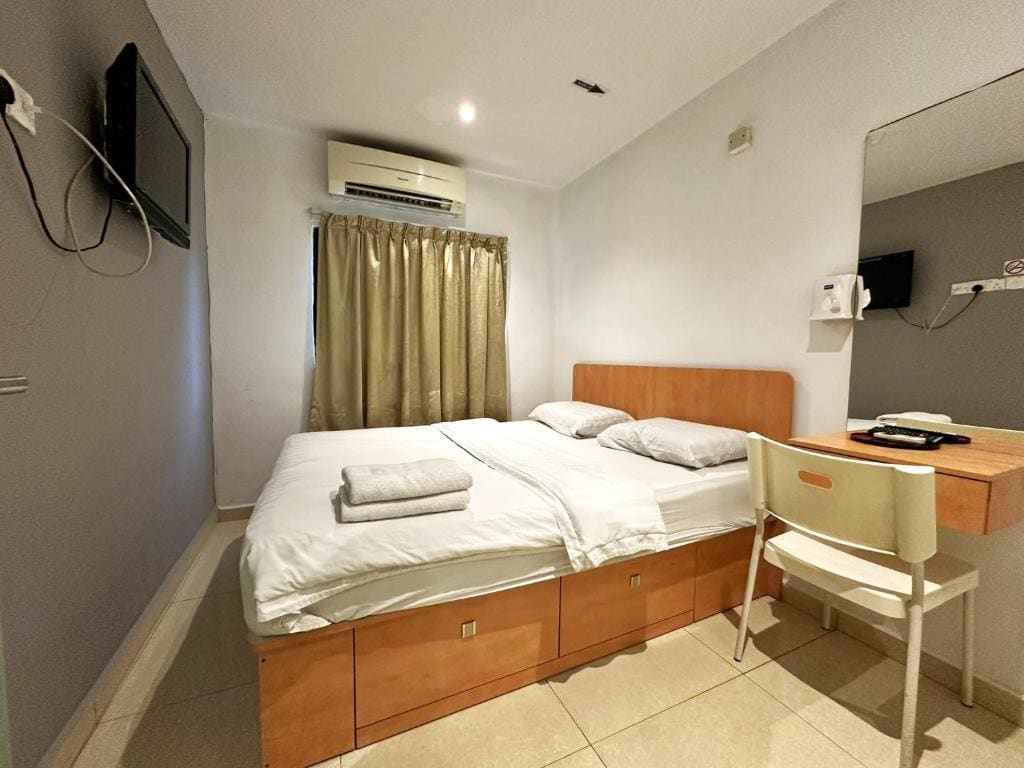 Deluxe Queen Room room - Image 2