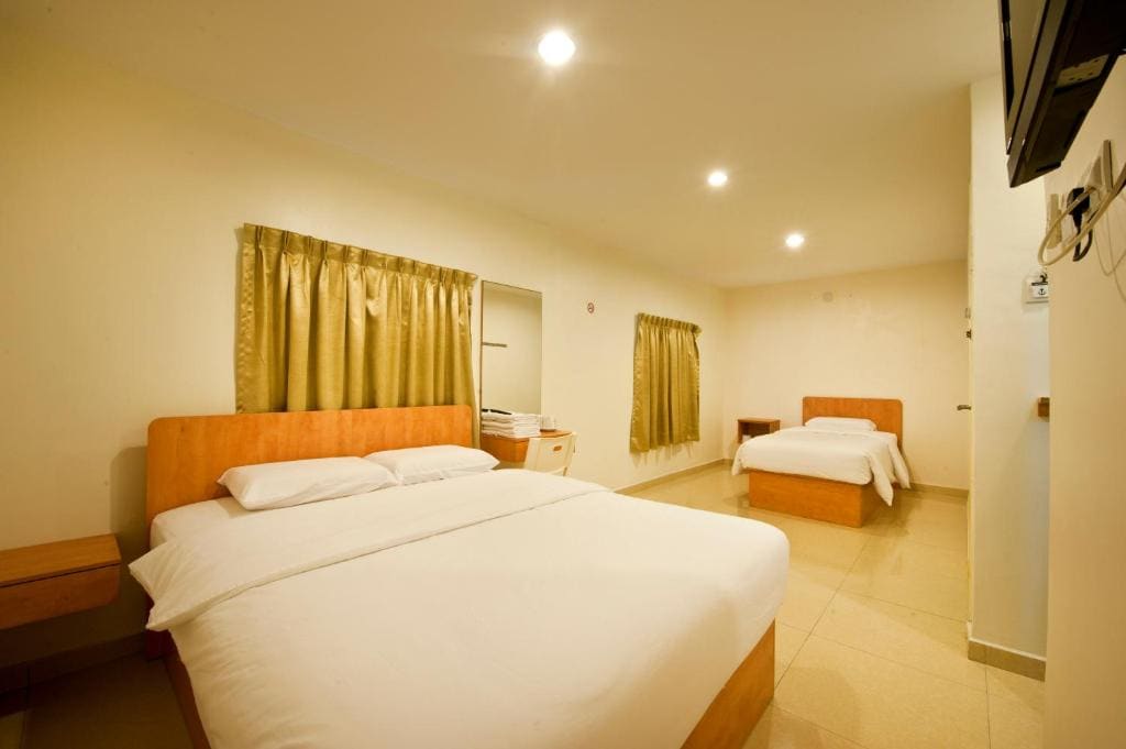 Superior Triple Room room - Image 3