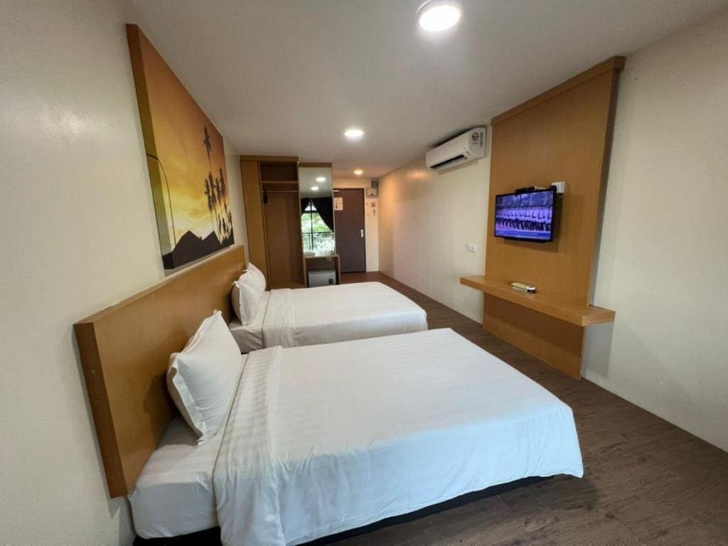 Superior Triple Room with Sea View room - Image 3