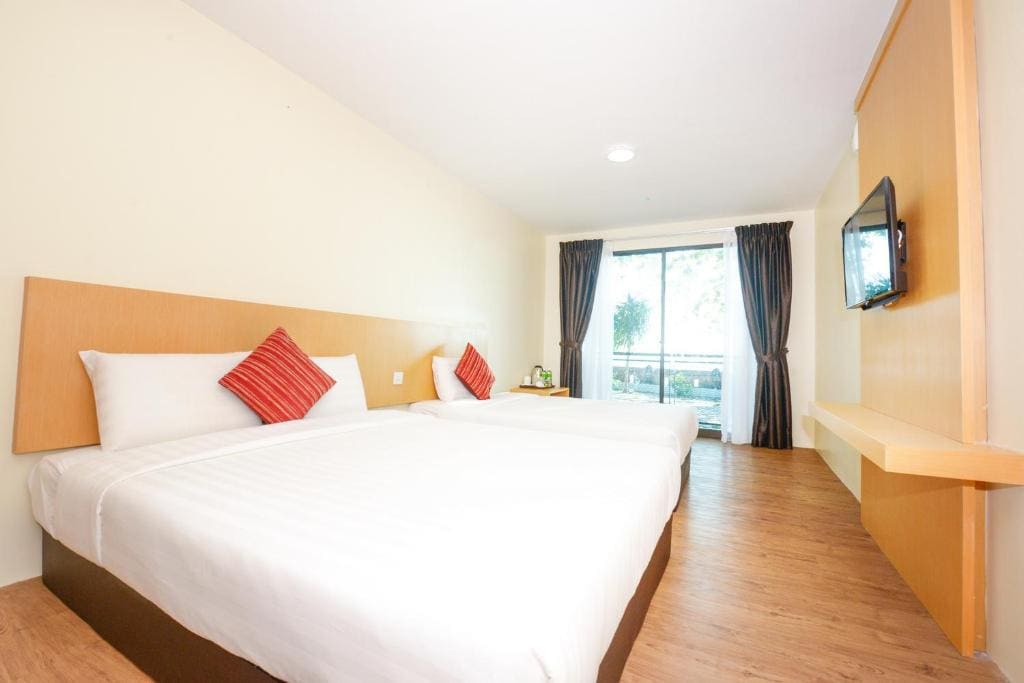 Superior Triple Room with Sea View room - Image 2