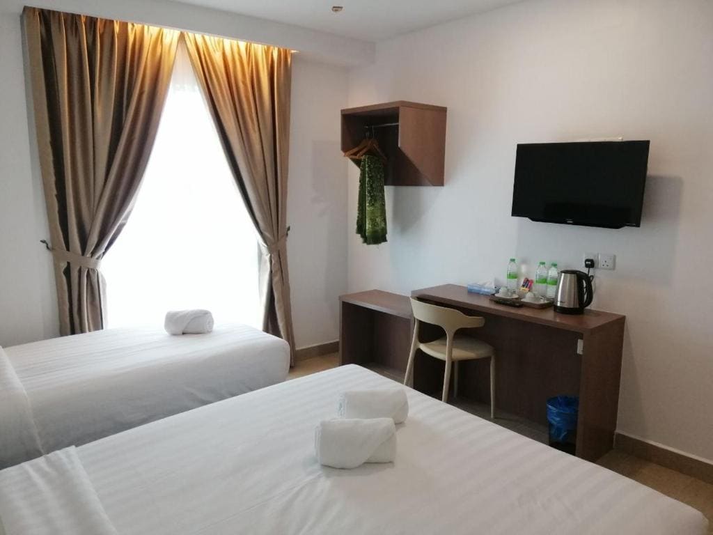 Deluxe Family Room room - Image 2