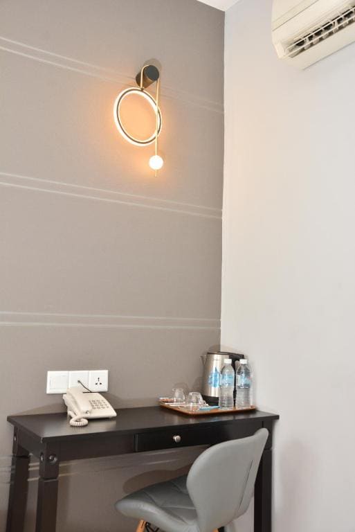 Deluxe King Room room - Image 3