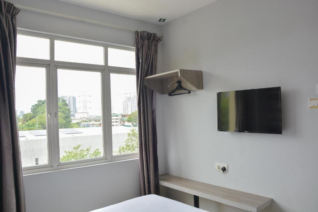 Deluxe Queen Room room - Image 3