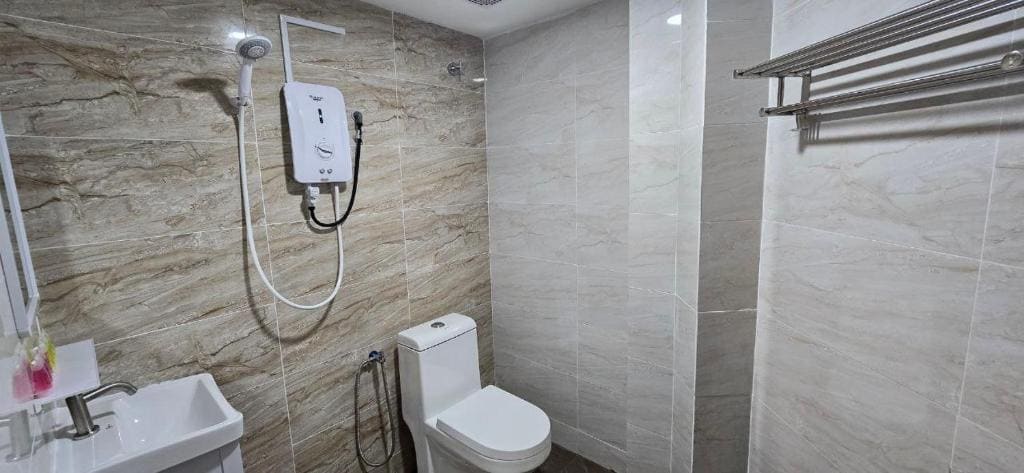 Superior Quadruple Room room - Image 2