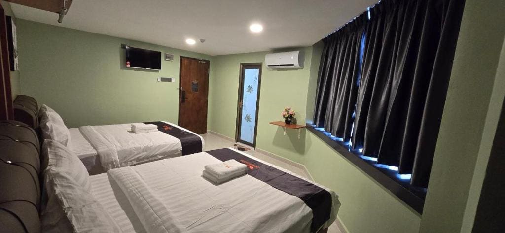 Deluxe Family Room room - Image 2