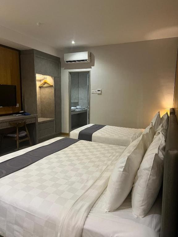 Deluxe Triple Room room - Image 1