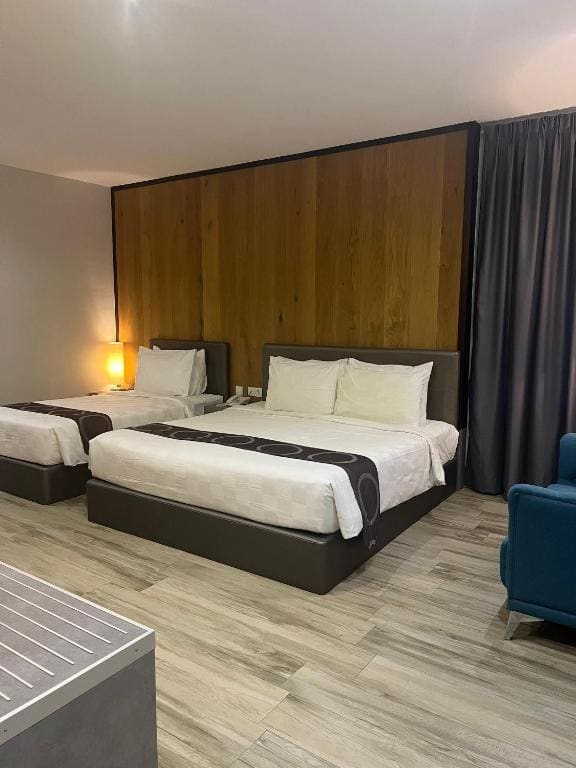 Deluxe Triple Room room - Image 2