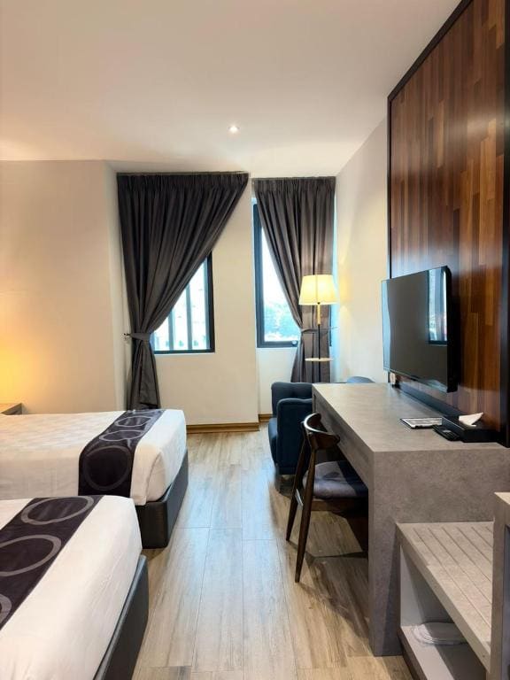 Deluxe Twin Room room - Image 2