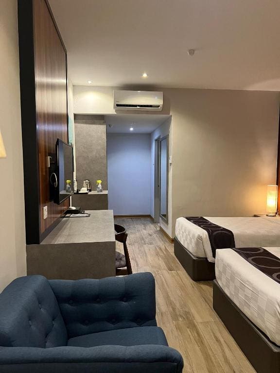 Deluxe Twin Room room - Image 1