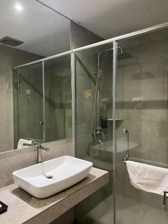 Standard Twin Room room - Image 3