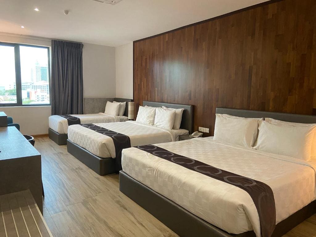 Deluxe Family Suite room - Image 1