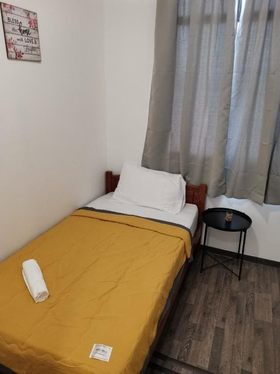 Single Room with Shared Bathroom room - Image 1