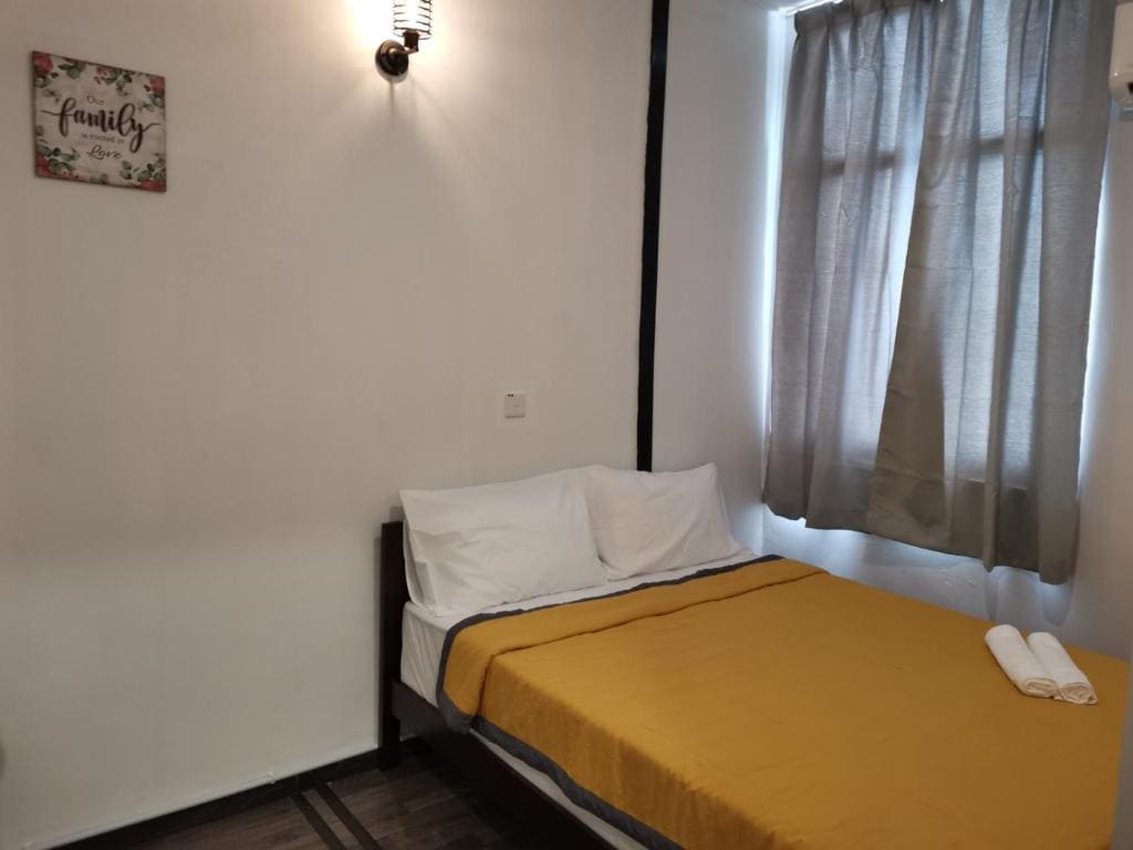 Standard Double Room with Shared Bathroom room - Image 3