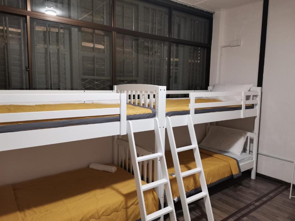 Standard Family Room room - Image 2