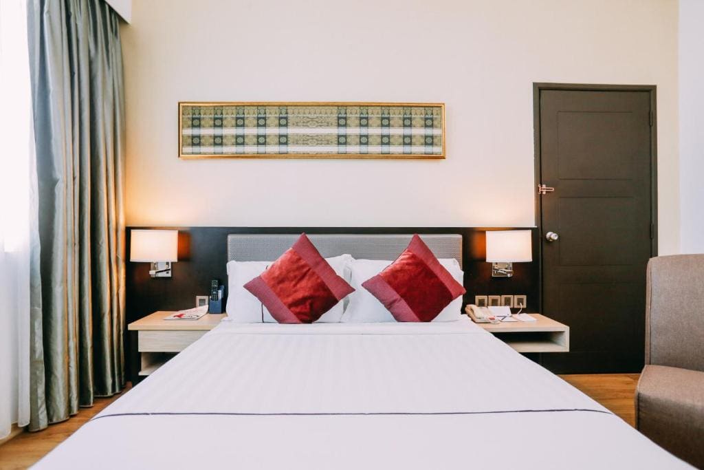 Executive Deluxe Queen Room room - Image 3