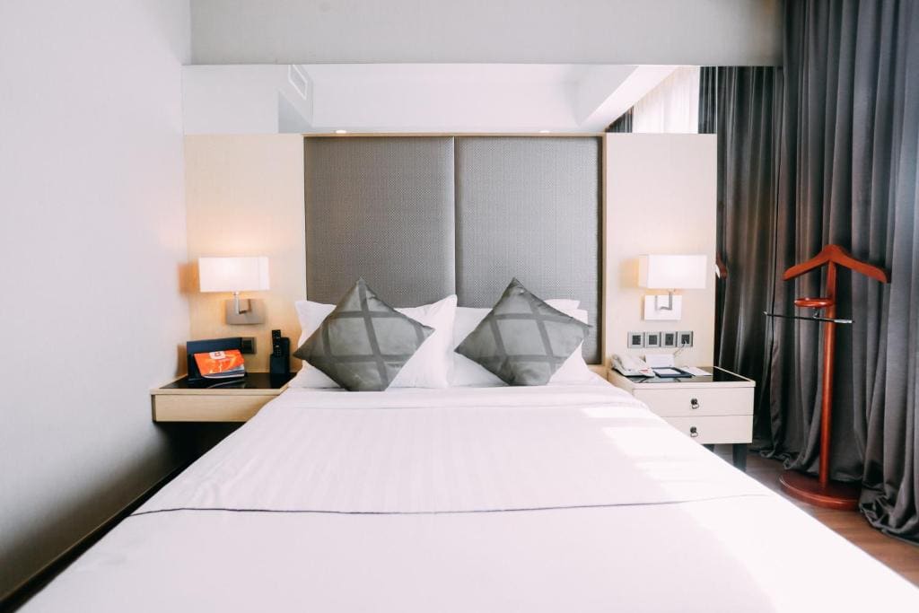 Club Deluxe Queen Room room - Image 3