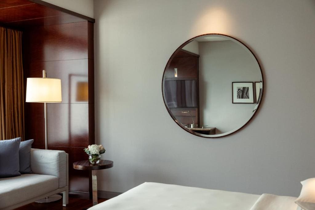 King Room - Club Access room - Image 1
