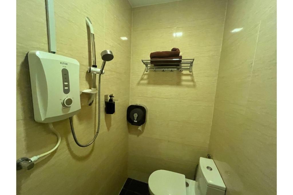 Deluxe Queen Room room - Image 2